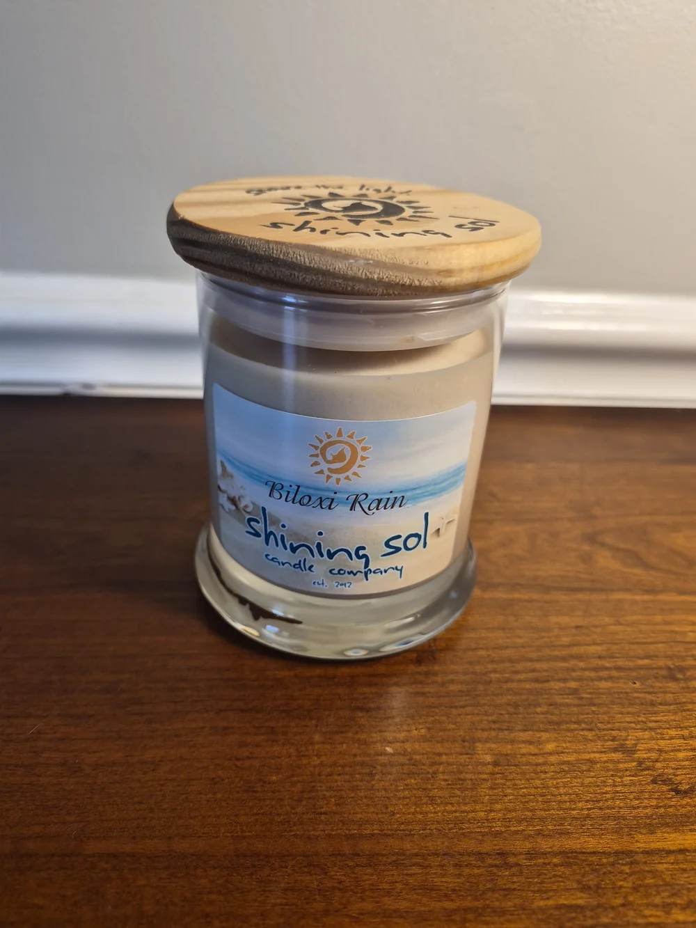 Shining Sol Biloxi Rain Scented Candle - Cream with Wooden Lid